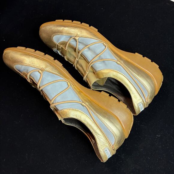 Donald Pliner Sport Travel Wm Sz 9.5 Slip On Shoes SOPHIA shiny reflective glam - Picture 2 of 8